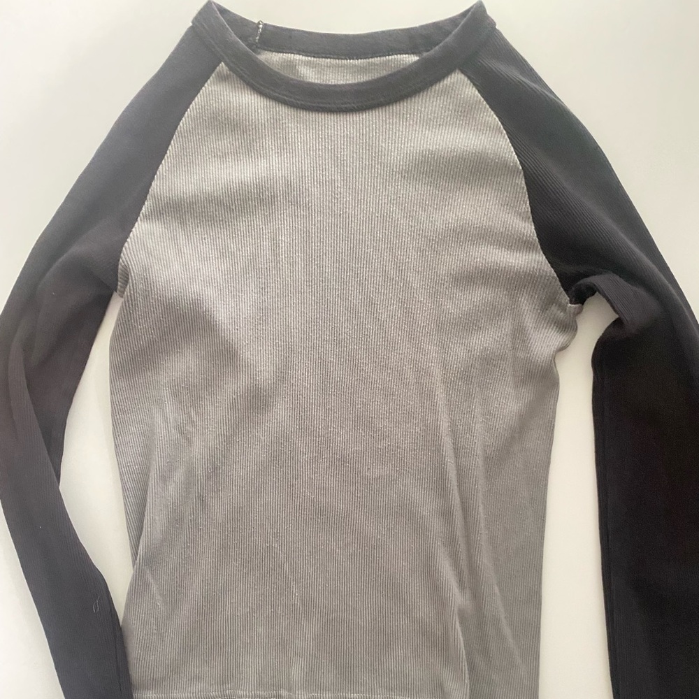 brandy melville long sleeve shirt